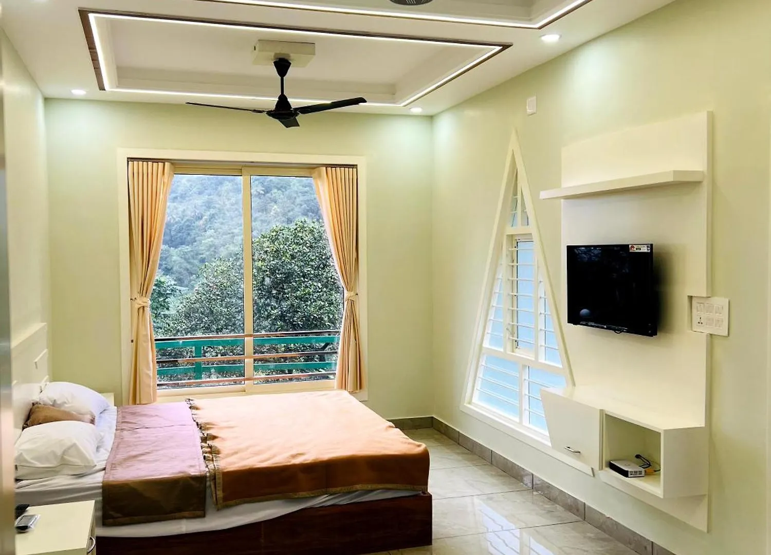 Royal Mount Inn Resorts Paithalmala 0*,